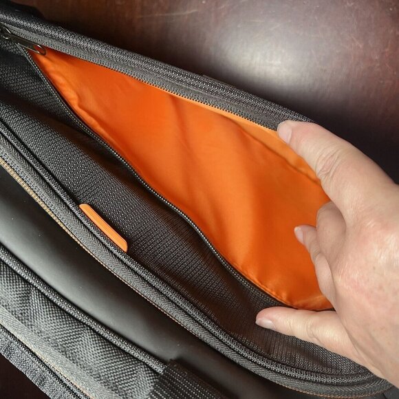 Solo Black Padded Laptop Computer Carrying Case Bag Tote Zippered Pockets - Picture 6 of 14